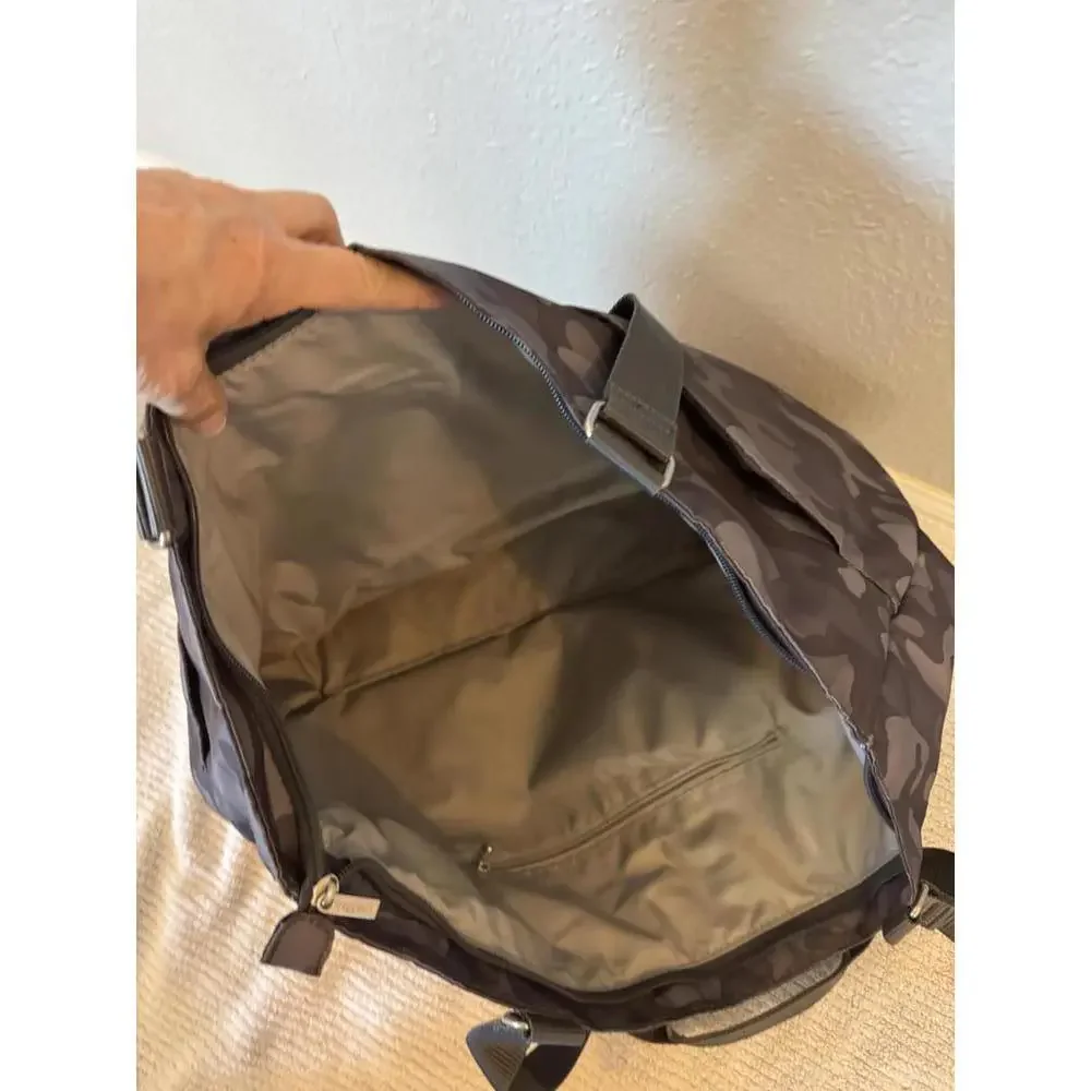 Baggalini Camo Print LG Tote with luggage sleeve - Picture 4 of 4
